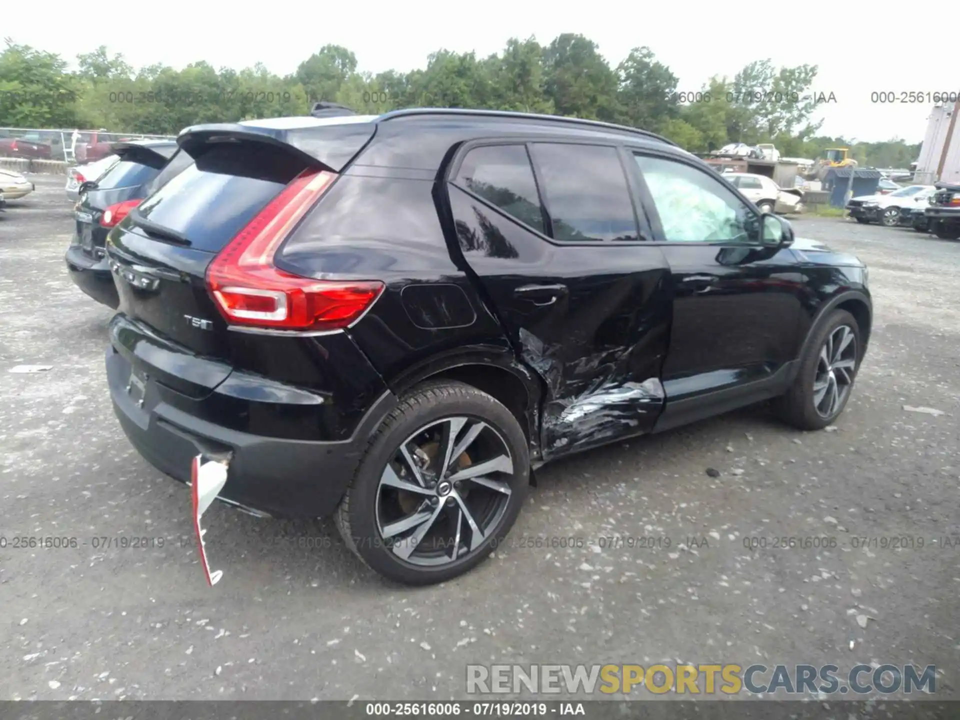 4 Photograph of a damaged car YV4162XZ9K2008802 VOLVO XC40 2019