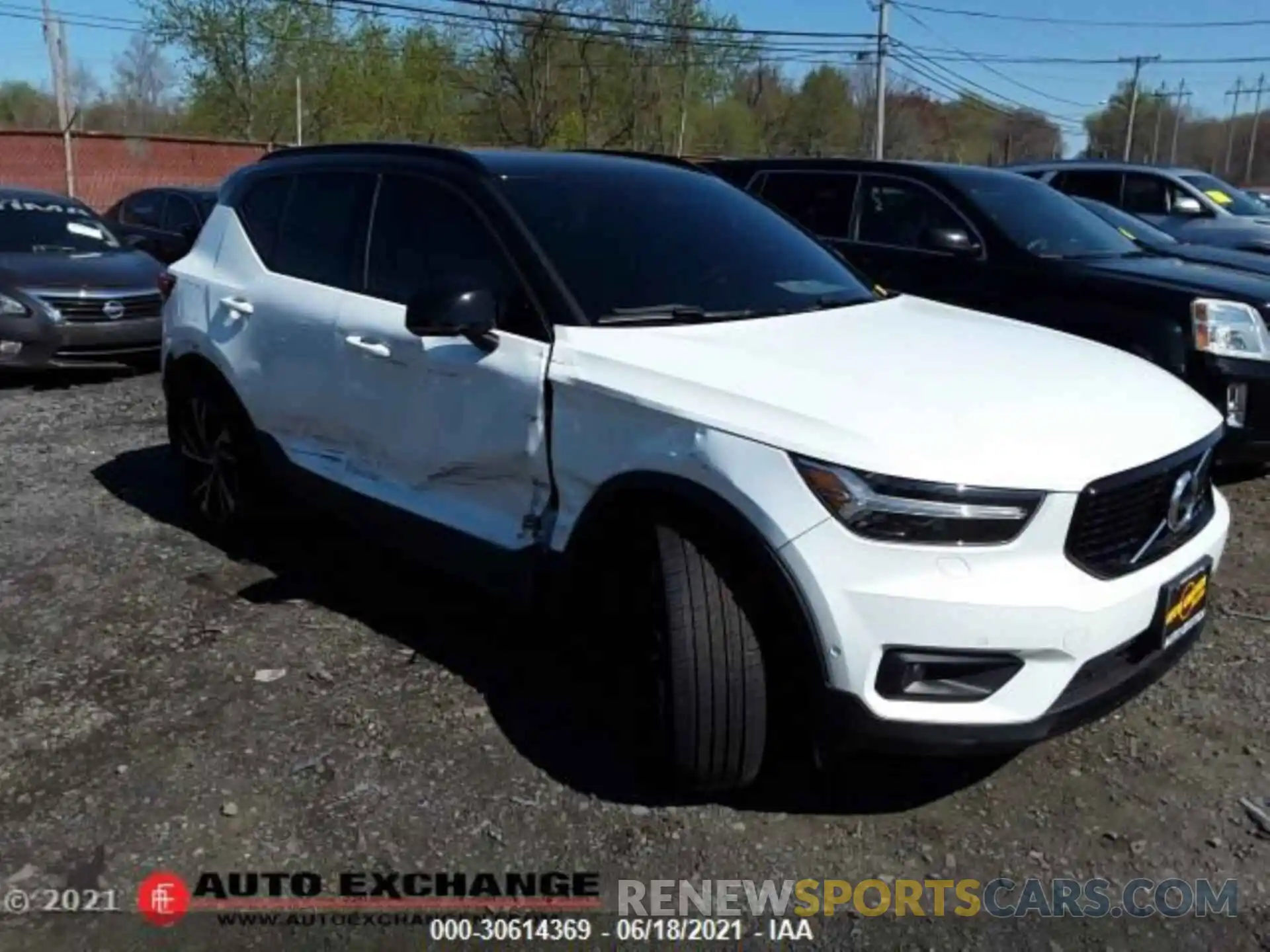 2 Photograph of a damaged car YV4162XZ9K2019296 VOLVO XC40 2019