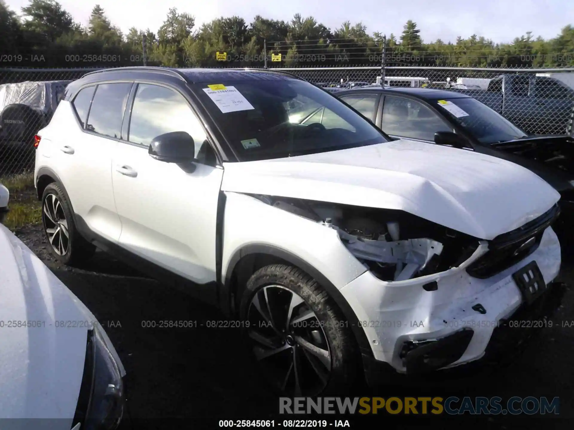 1 Photograph of a damaged car YV4162XZXK2004550 VOLVO XC40 2019