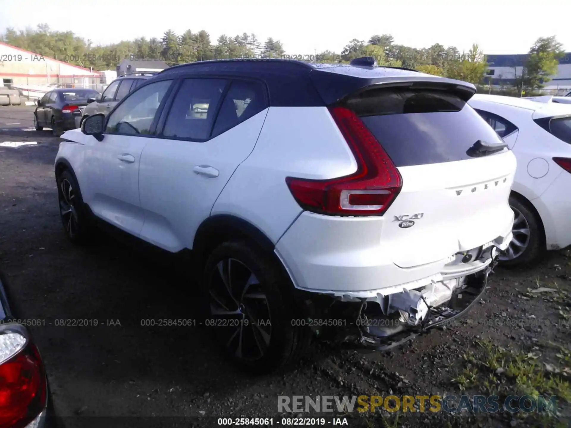 3 Photograph of a damaged car YV4162XZXK2004550 VOLVO XC40 2019