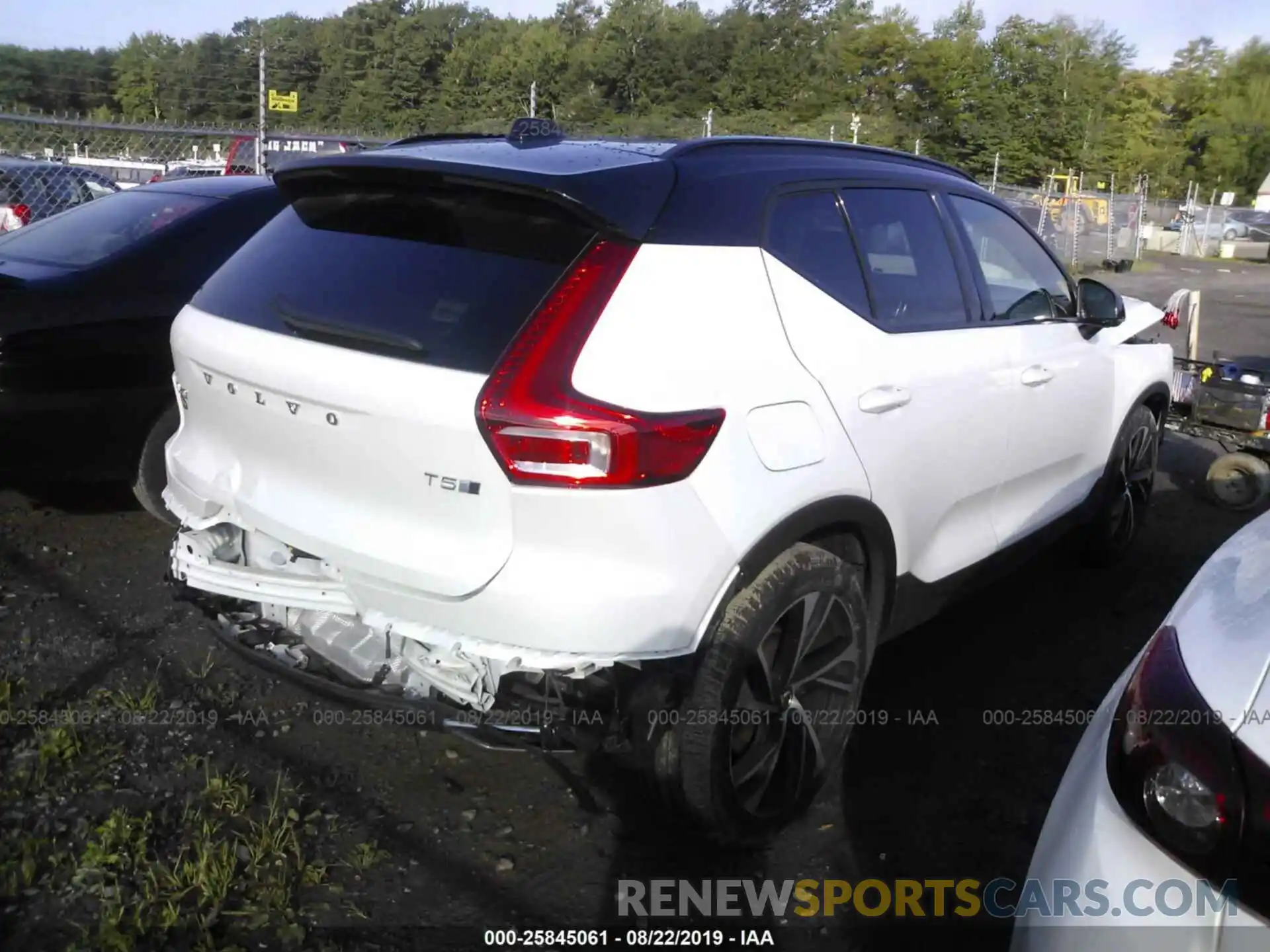 4 Photograph of a damaged car YV4162XZXK2004550 VOLVO XC40 2019