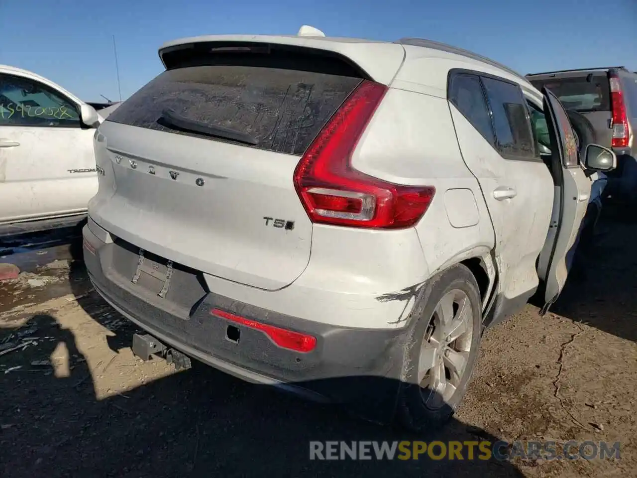 4 Photograph of a damaged car YV4162XZXK2006220 VOLVO XC40 2019