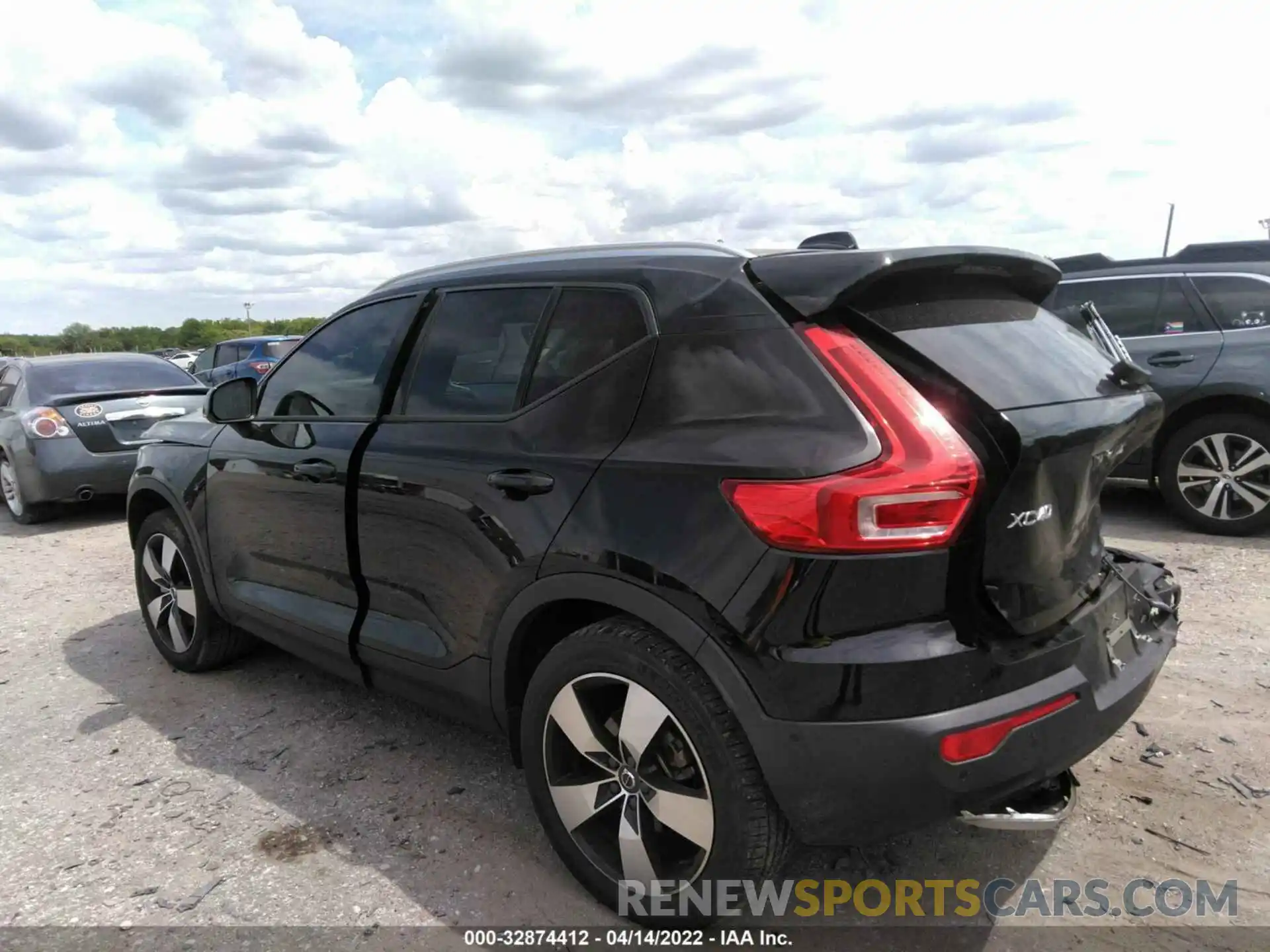 3 Photograph of a damaged car YV4162XZXK2012275 VOLVO XC40 2019