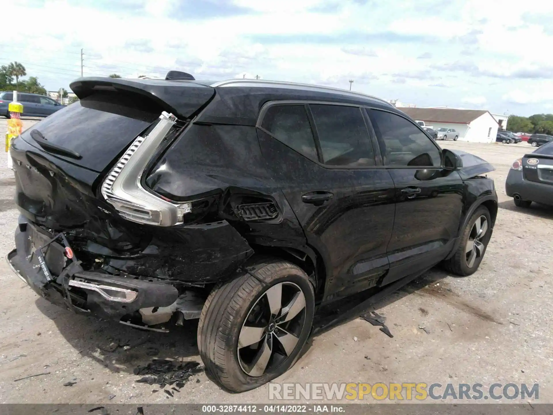 4 Photograph of a damaged car YV4162XZXK2012275 VOLVO XC40 2019