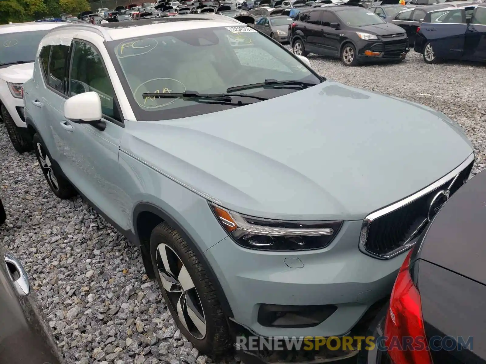 1 Photograph of a damaged car YV4162XZXK2015130 VOLVO XC40 2019