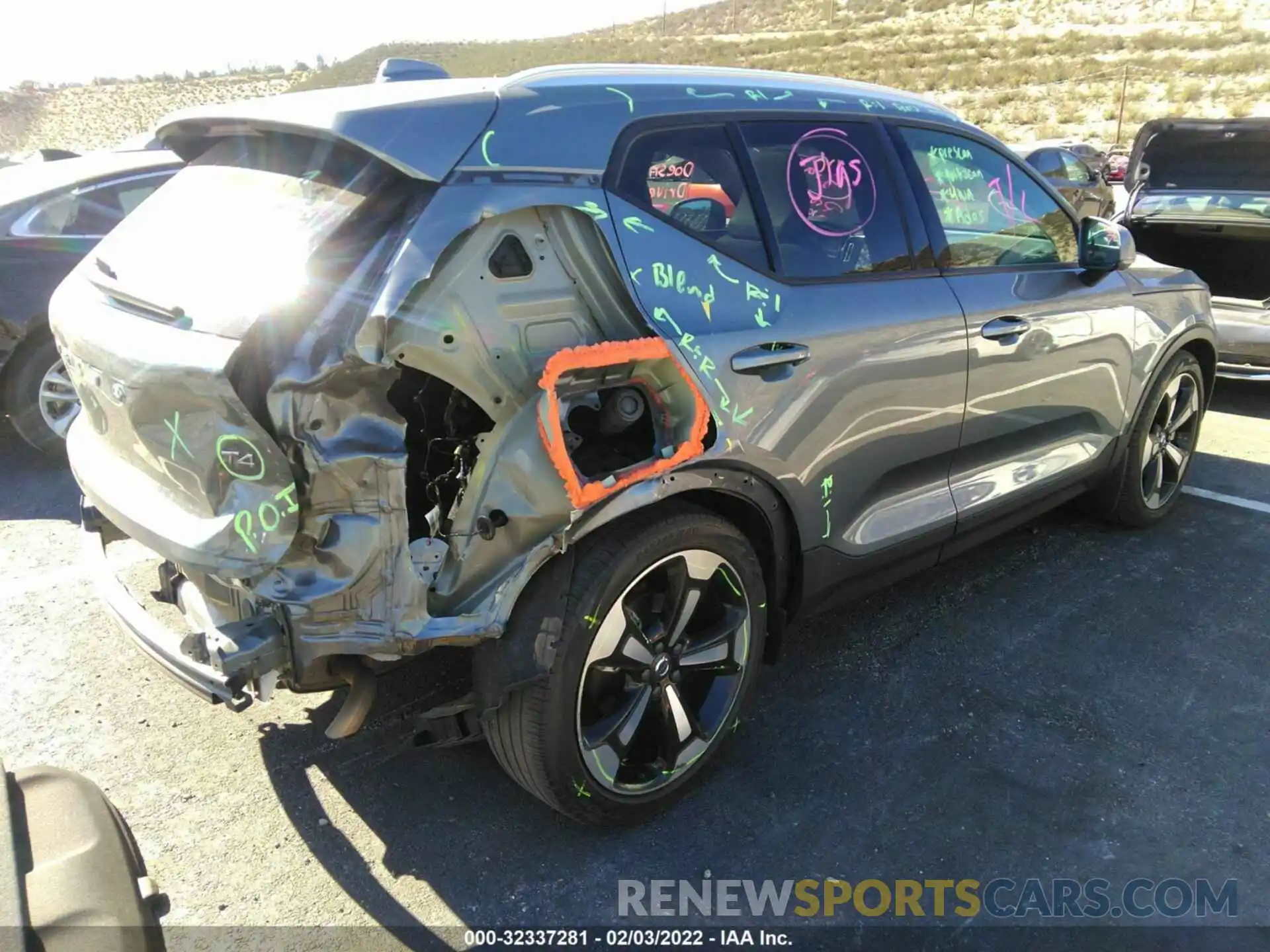 4 Photograph of a damaged car YV4AC2HK3K2068875 VOLVO XC40 2019