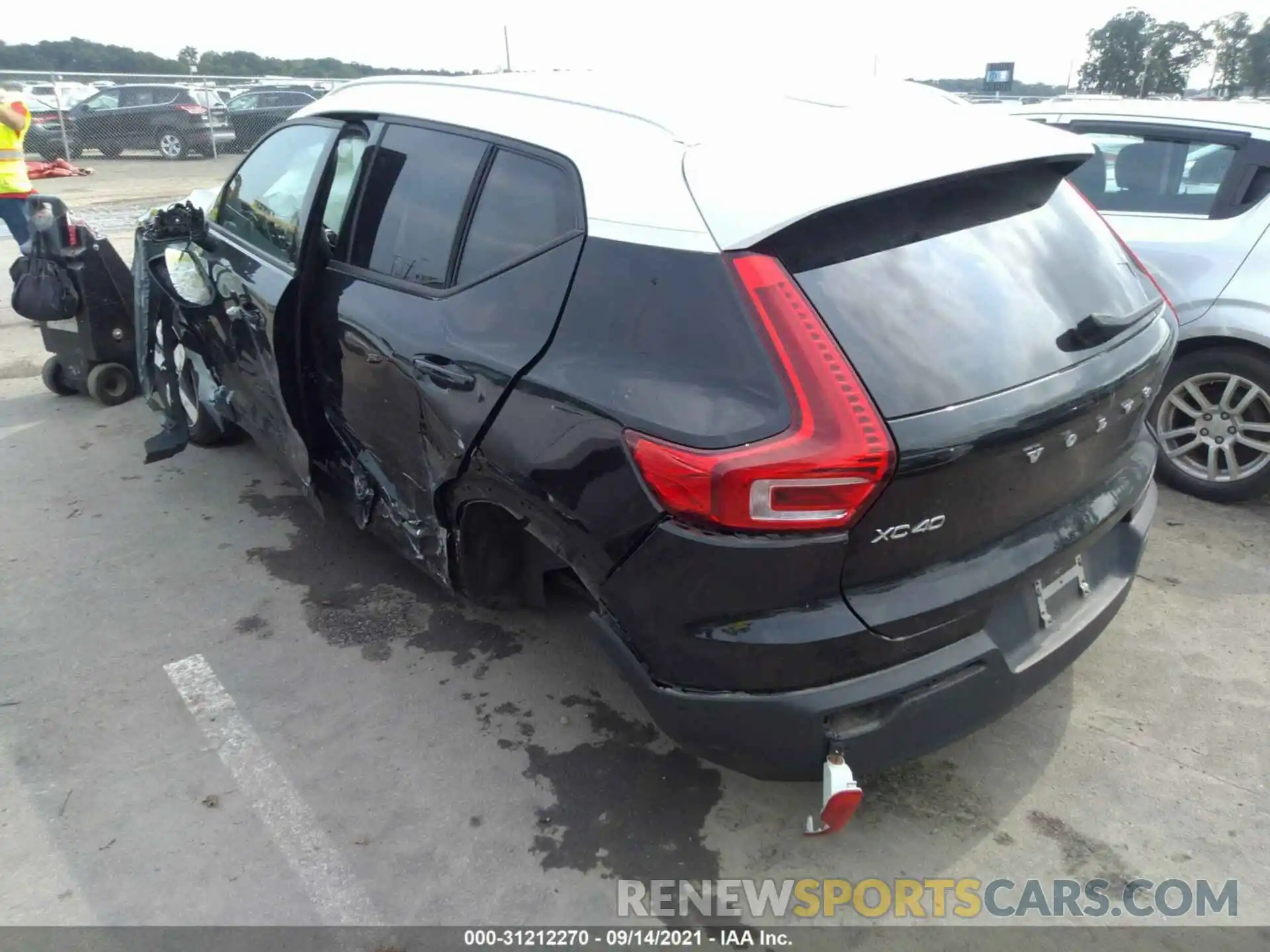 3 Photograph of a damaged car YV4AC2HK7K2087414 VOLVO XC40 2019