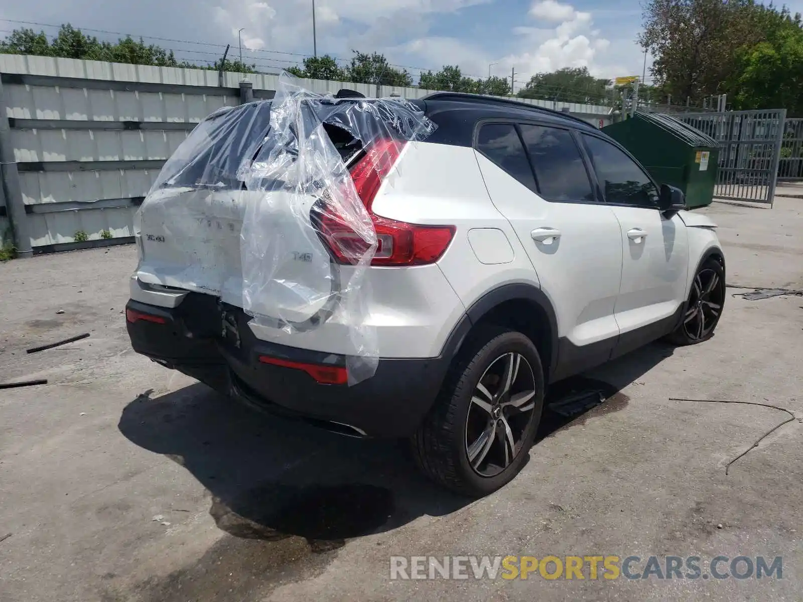 4 Photograph of a damaged car YV4AC2HM7K2107890 VOLVO XC40 2019