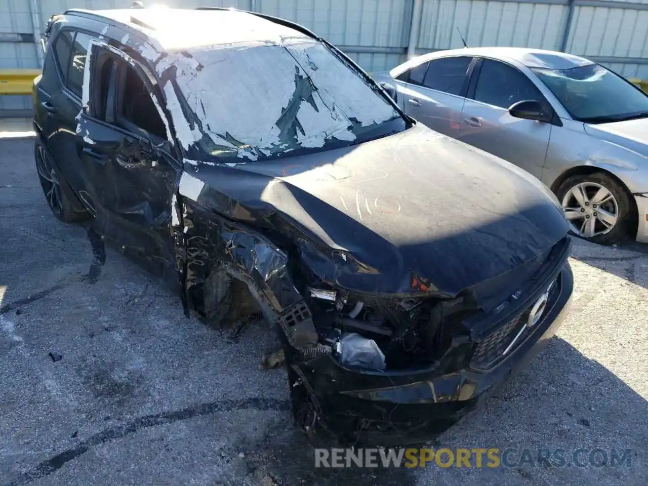 1 Photograph of a damaged car YV4AC2HMPK2132063 VOLVO XC40 2019