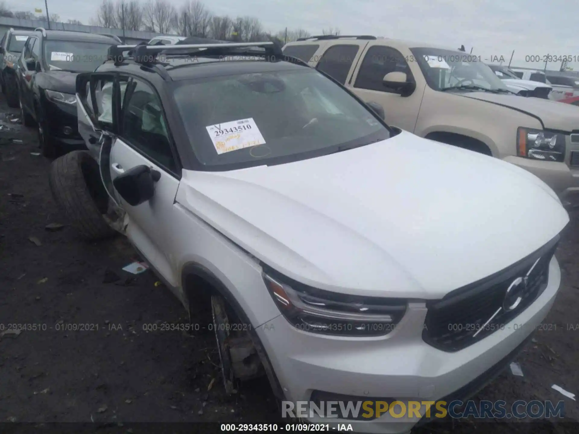 1 Фотография поврежденного автомобиля YV4AC2HMXK2138020 VOLVO XC40 2019