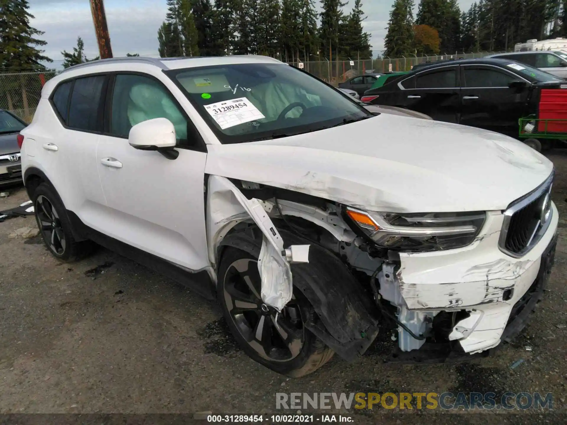 1 Photograph of a damaged car YV4162UK0L2203776 VOLVO XC40 2020