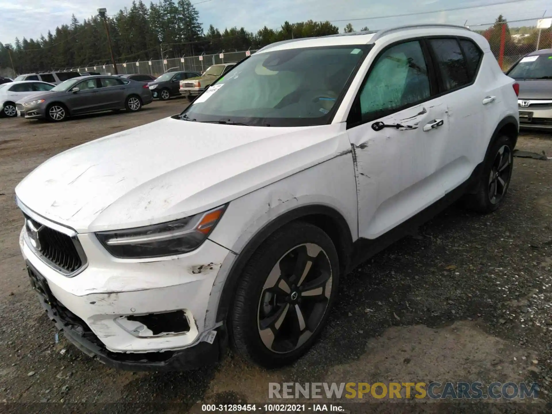 2 Photograph of a damaged car YV4162UK0L2203776 VOLVO XC40 2020