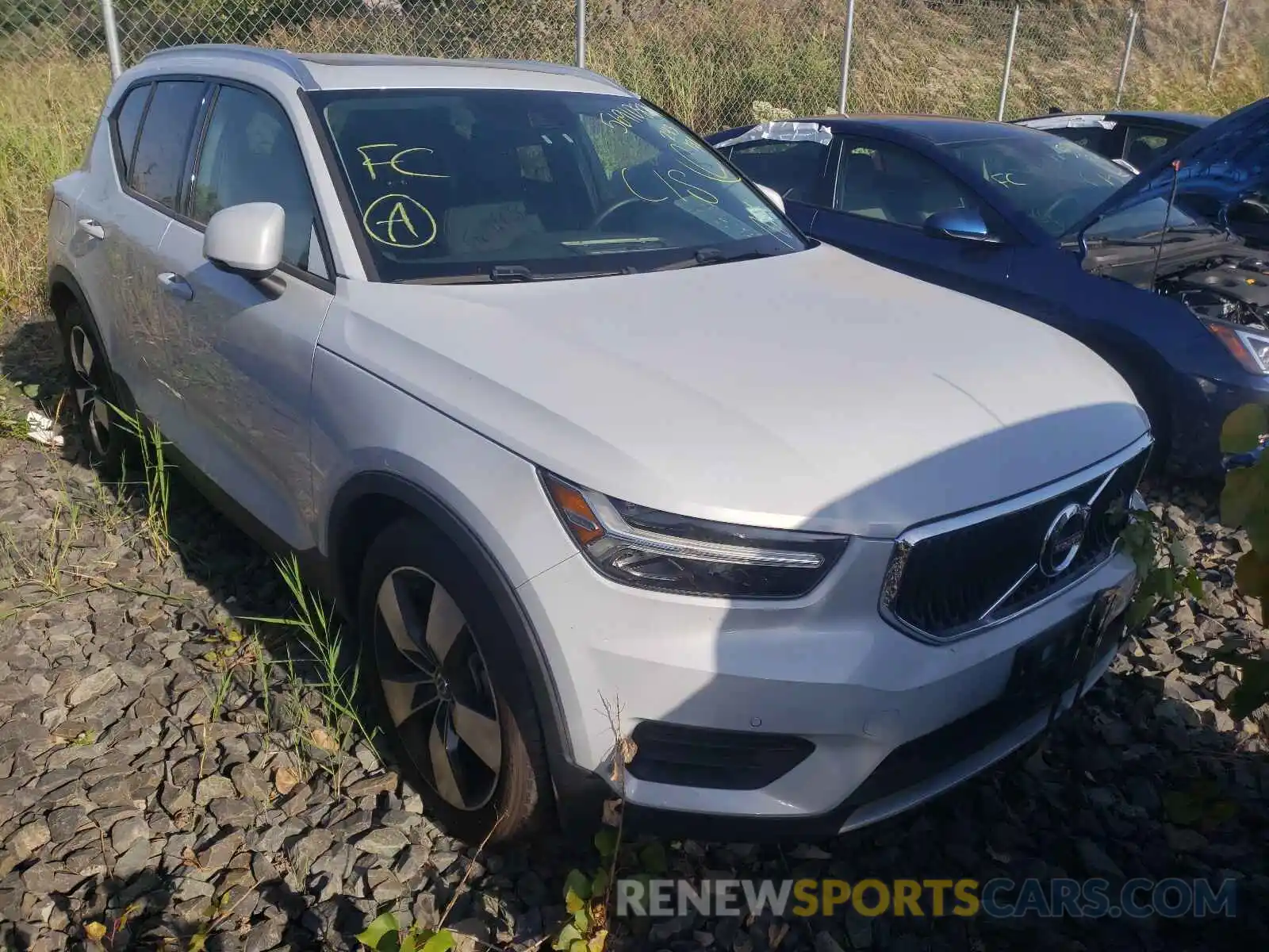 1 Photograph of a damaged car YV4162UK0L2243131 VOLVO XC40 2020