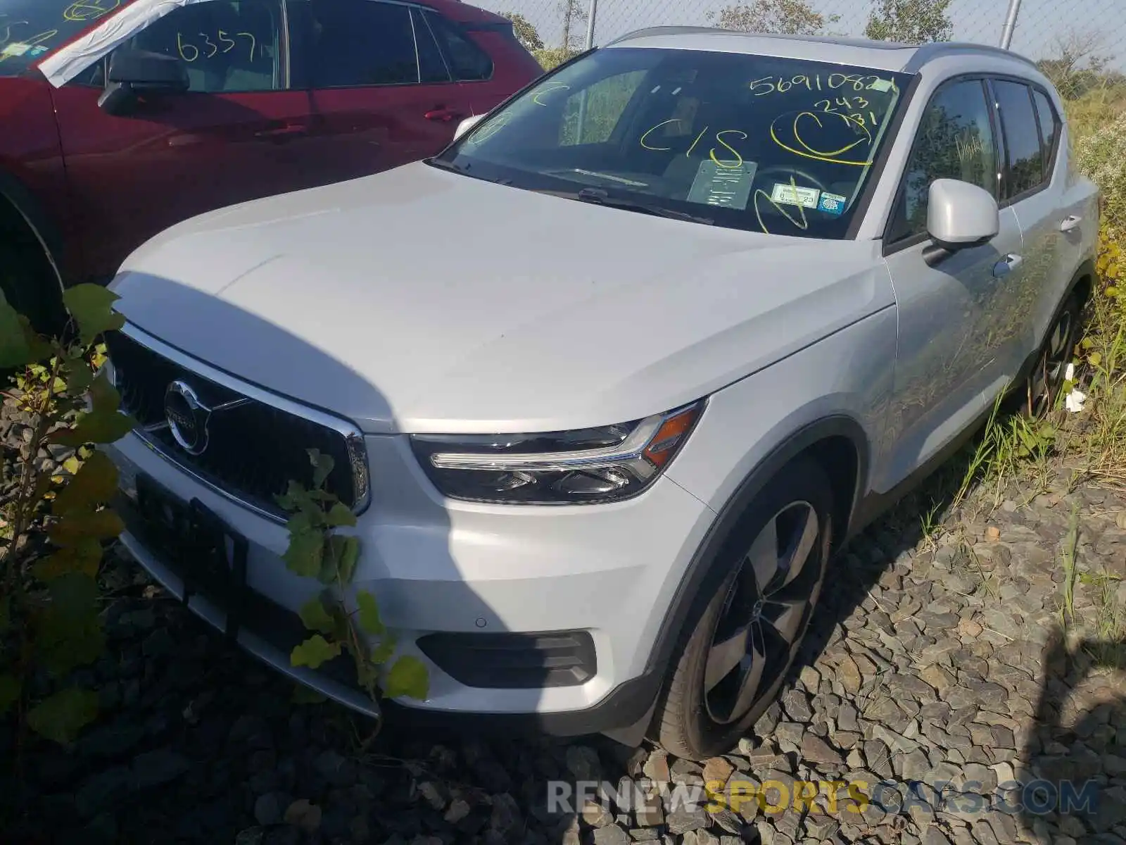 2 Photograph of a damaged car YV4162UK0L2243131 VOLVO XC40 2020