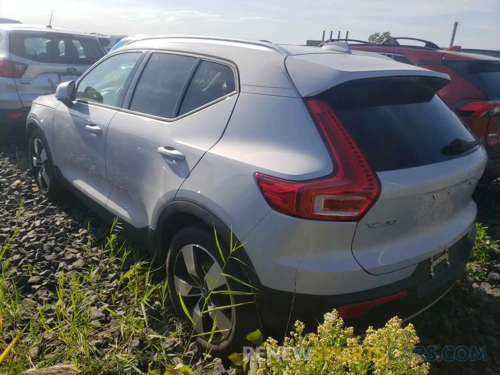 3 Photograph of a damaged car YV4162UK0L2243131 VOLVO XC40 2020