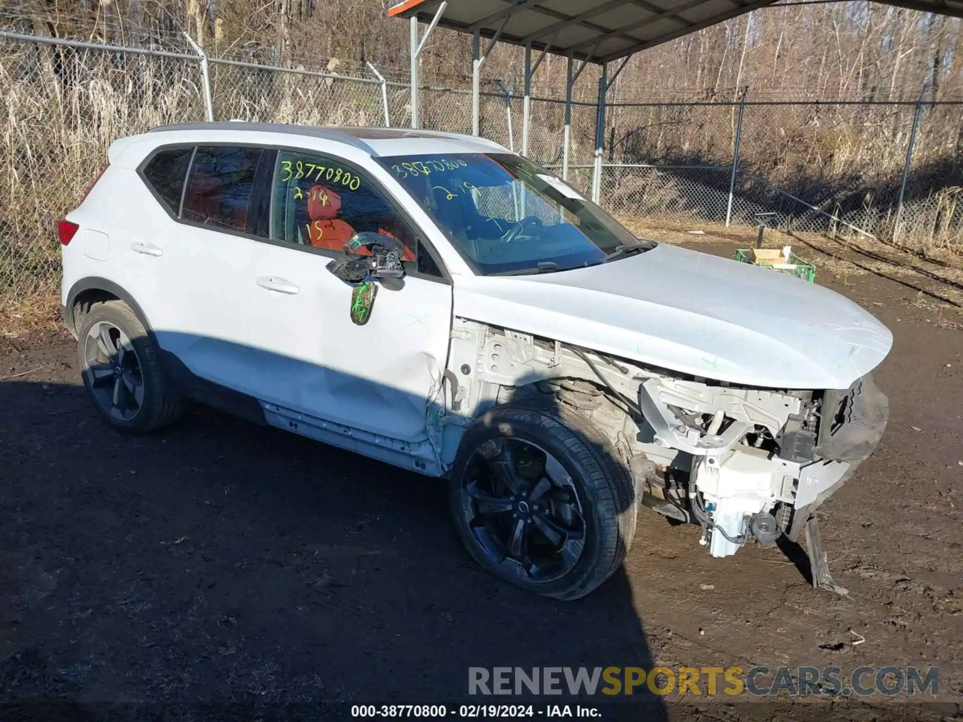 1 Photograph of a damaged car YV4162UK0L2253643 VOLVO XC40 2020