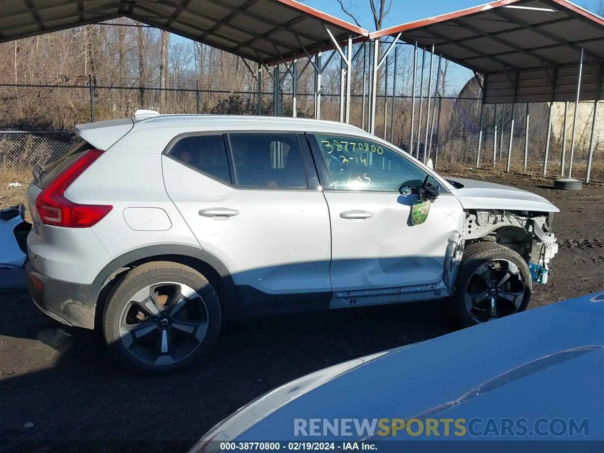 14 Photograph of a damaged car YV4162UK0L2253643 VOLVO XC40 2020