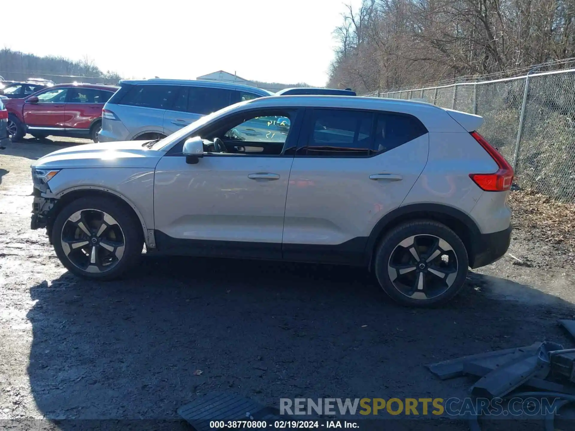 15 Photograph of a damaged car YV4162UK0L2253643 VOLVO XC40 2020