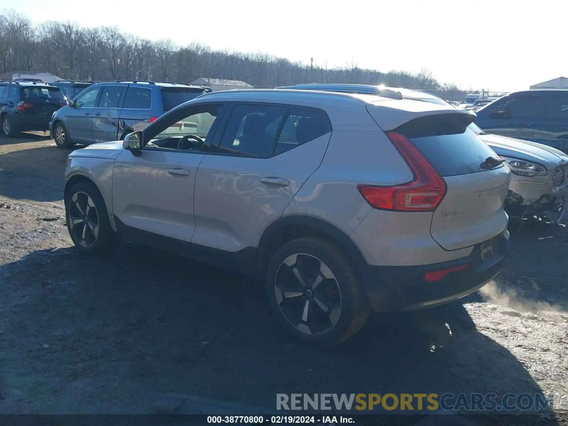 3 Photograph of a damaged car YV4162UK0L2253643 VOLVO XC40 2020