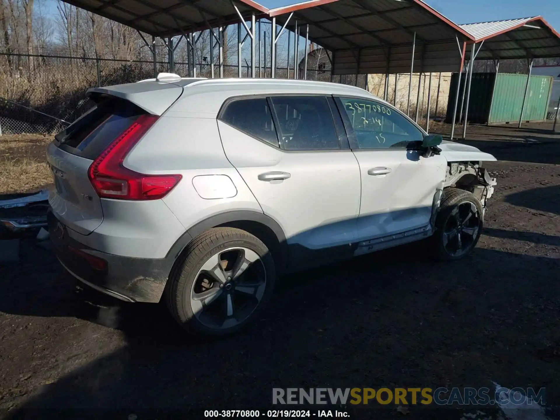 4 Photograph of a damaged car YV4162UK0L2253643 VOLVO XC40 2020