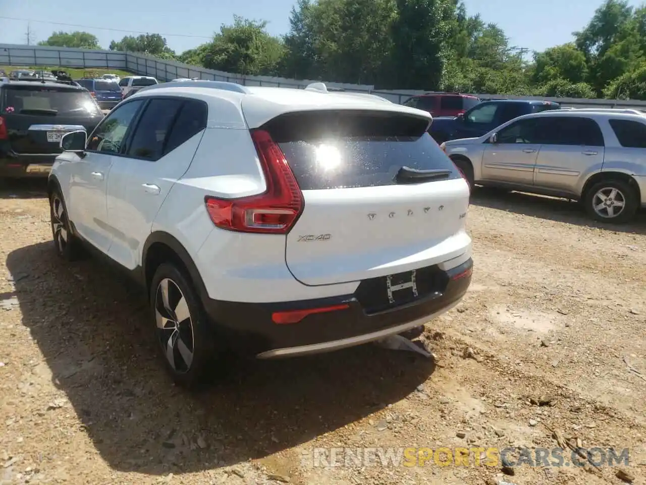 3 Photograph of a damaged car YV4162UK0L2259989 VOLVO XC40 2020