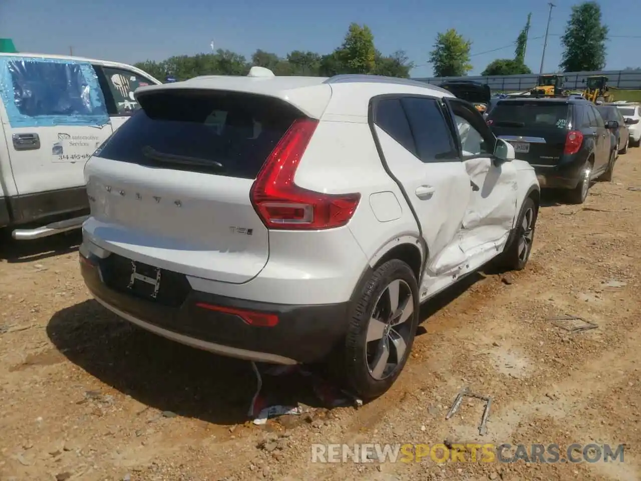 4 Photograph of a damaged car YV4162UK0L2259989 VOLVO XC40 2020