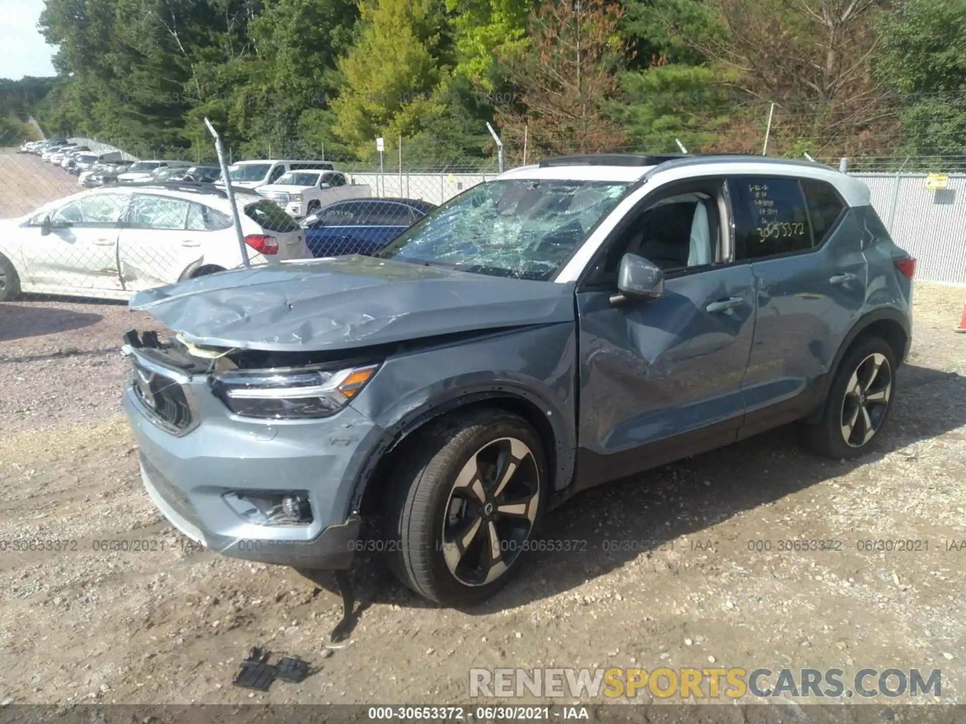 2 Photograph of a damaged car YV4162UK0L2295844 VOLVO XC40 2020