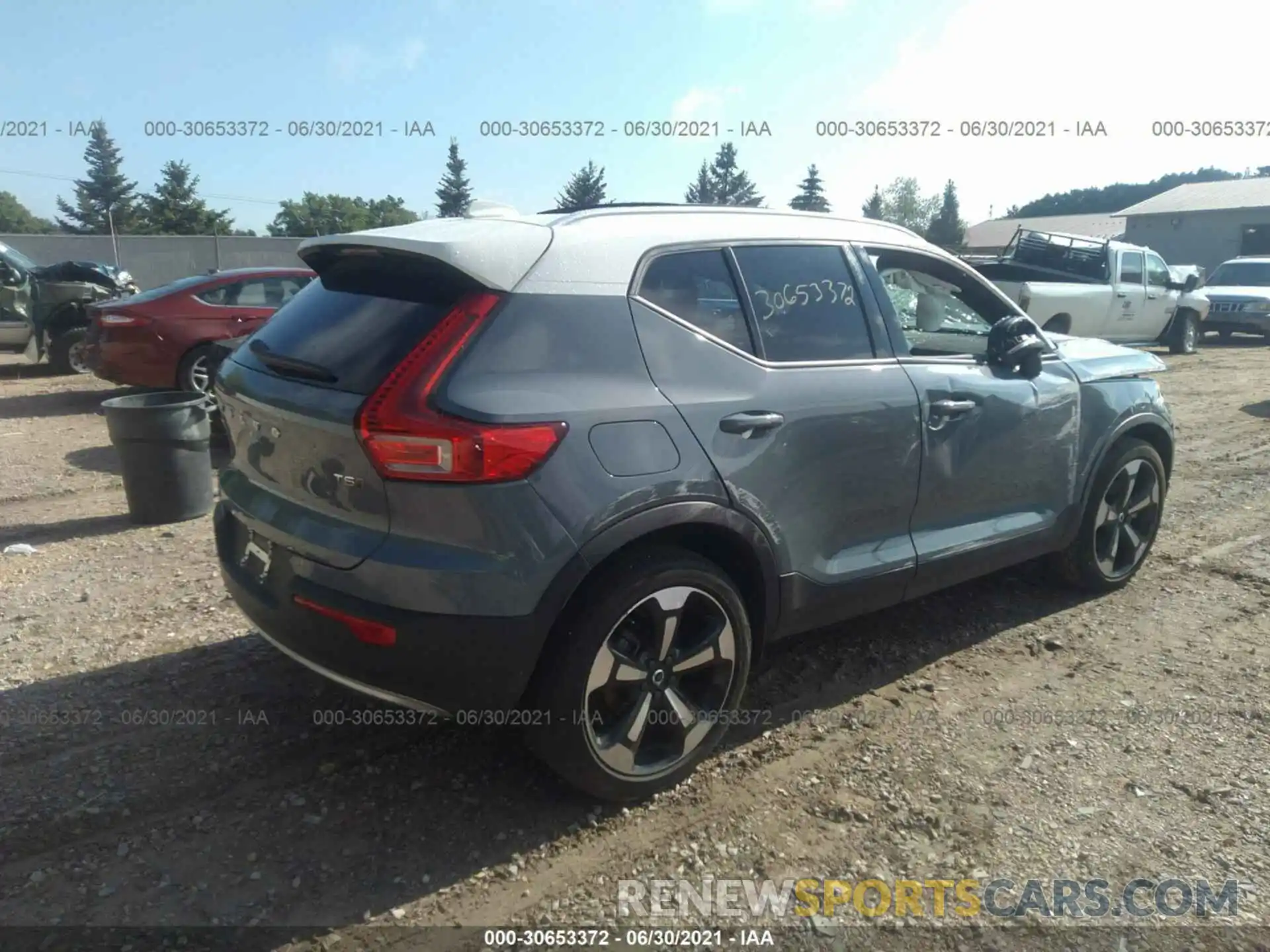 4 Photograph of a damaged car YV4162UK0L2295844 VOLVO XC40 2020