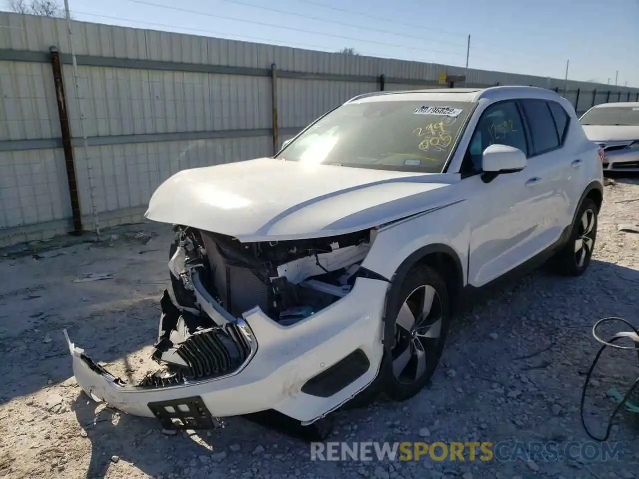 2 Photograph of a damaged car YV4162UK0L2299005 VOLVO XC40 2020