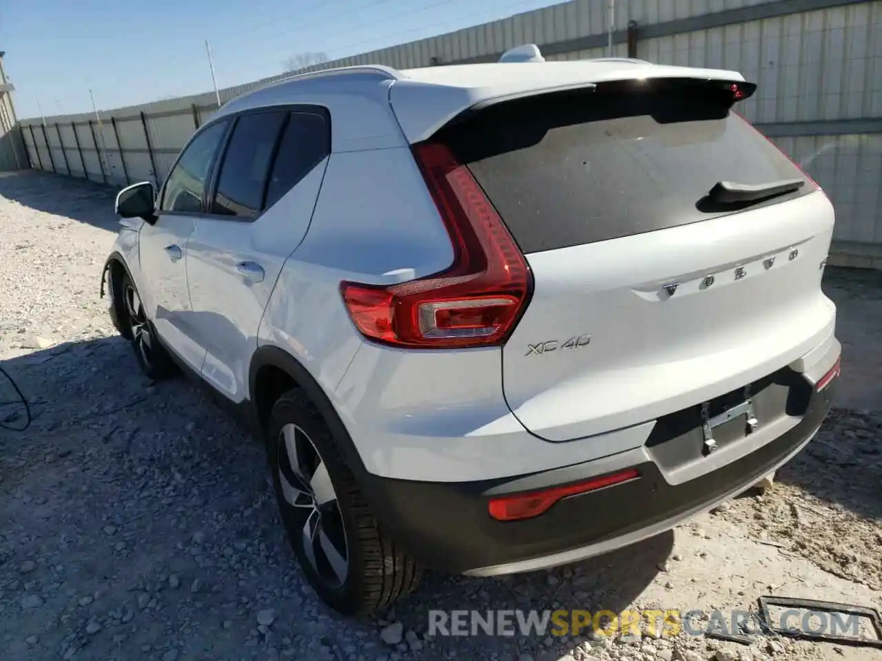 3 Photograph of a damaged car YV4162UK0L2299005 VOLVO XC40 2020