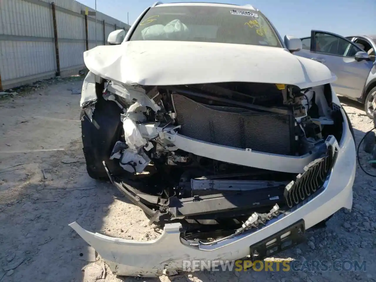 9 Photograph of a damaged car YV4162UK0L2299005 VOLVO XC40 2020