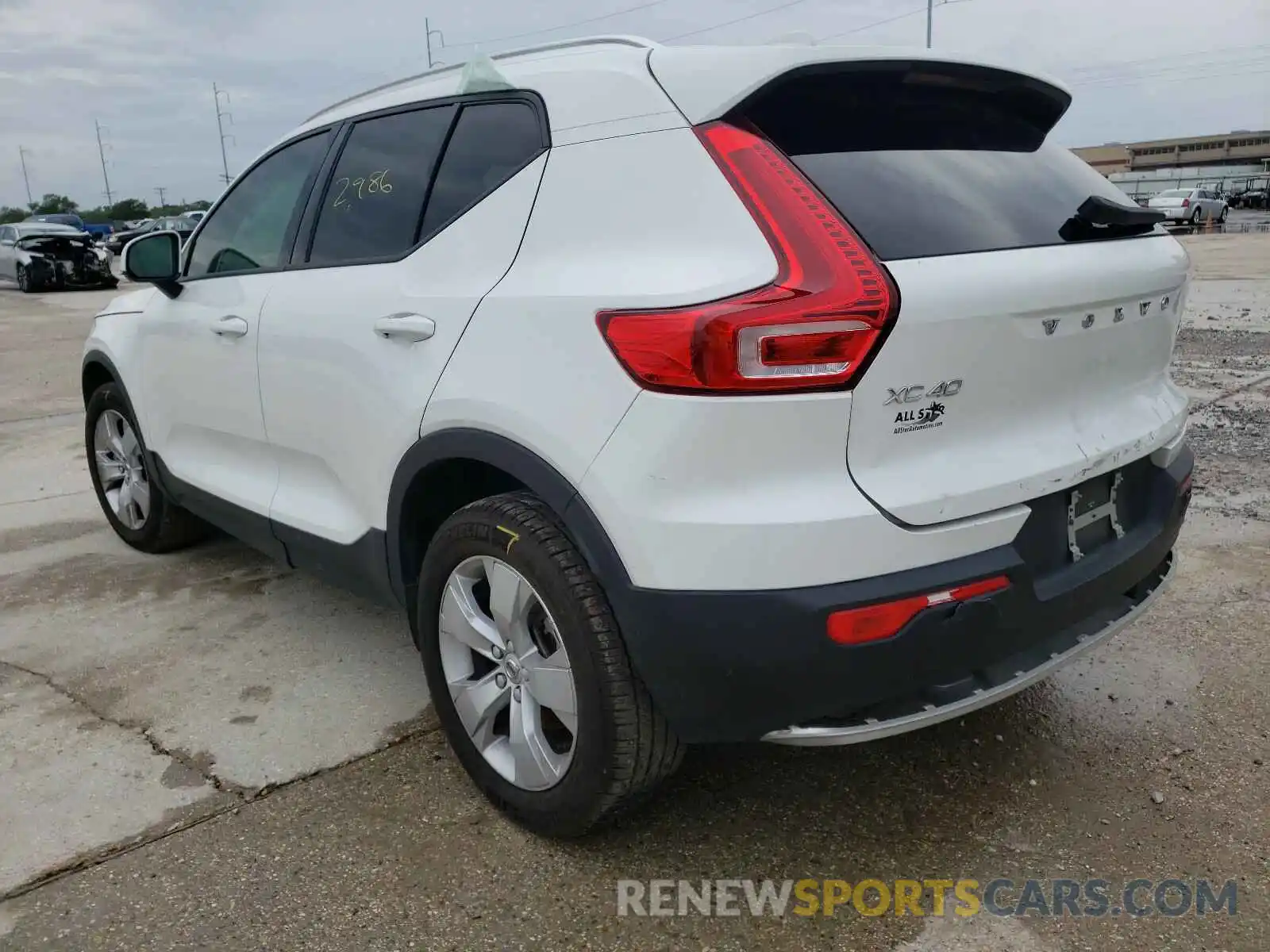 3 Photograph of a damaged car YV4162UK0L2321682 VOLVO XC40 2020