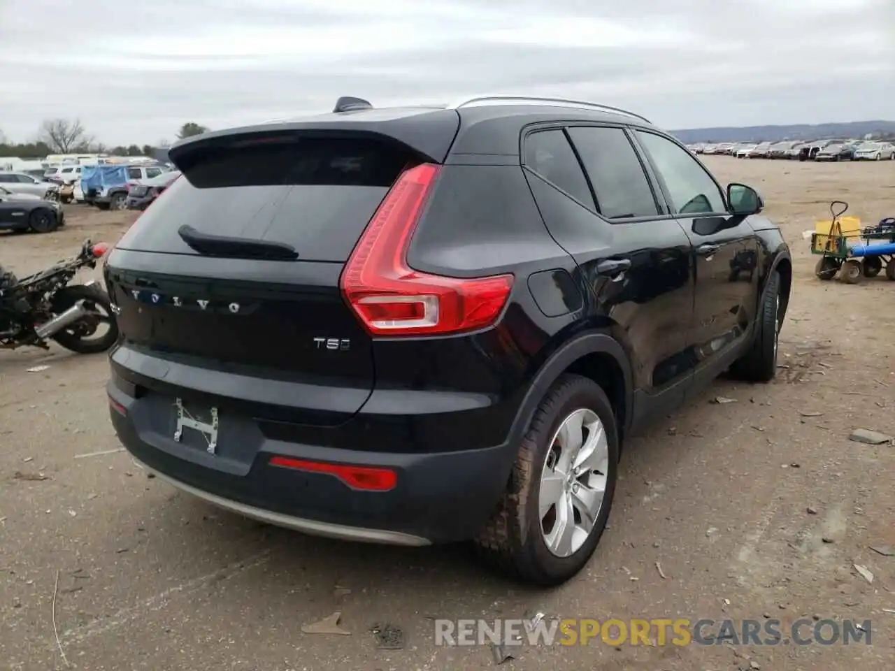 4 Photograph of a damaged car YV4162UK0L2326848 VOLVO XC40 2020