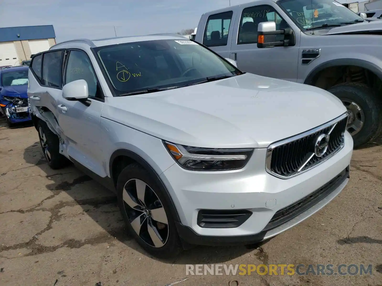 1 Photograph of a damaged car YV4162UK0L2327546 VOLVO XC40 2020