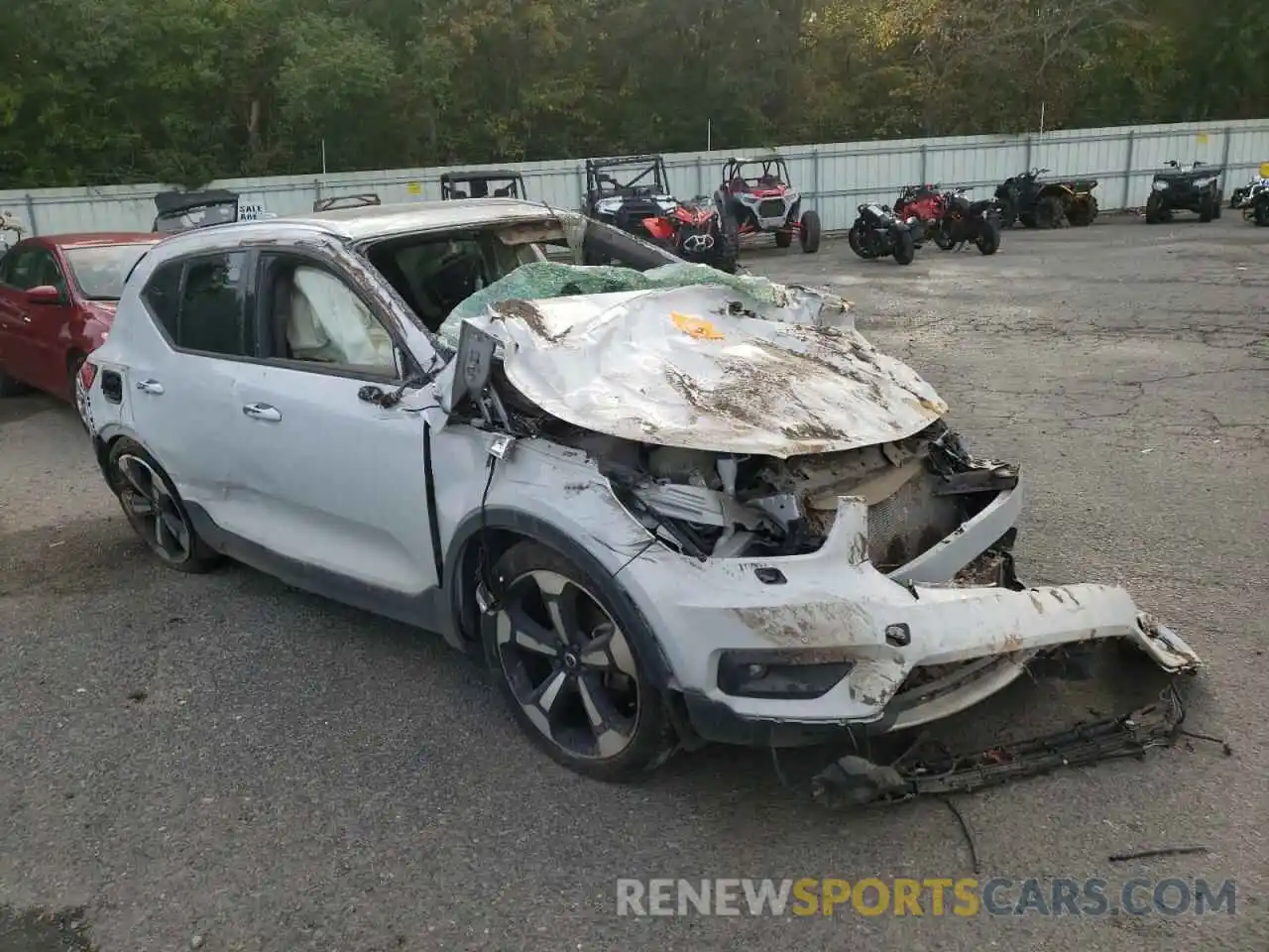 1 Photograph of a damaged car YV4162UK0L2327949 VOLVO XC40 2020