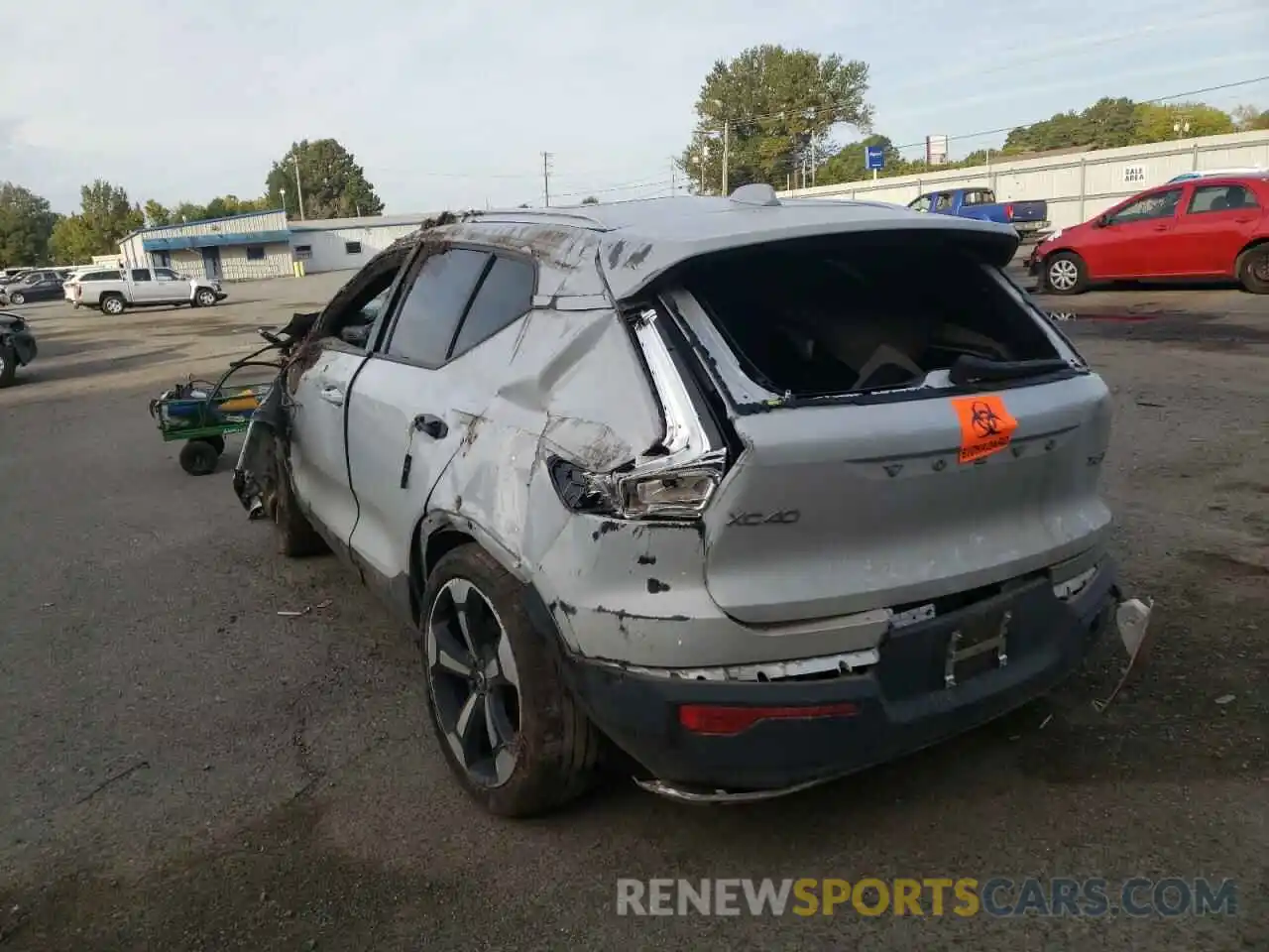 3 Photograph of a damaged car YV4162UK0L2327949 VOLVO XC40 2020