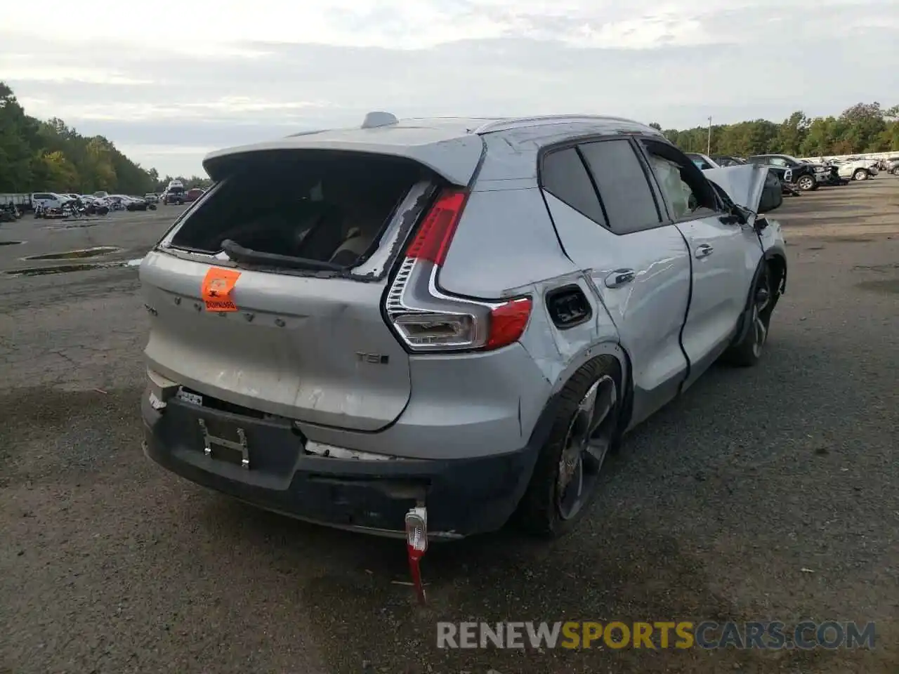 4 Photograph of a damaged car YV4162UK0L2327949 VOLVO XC40 2020