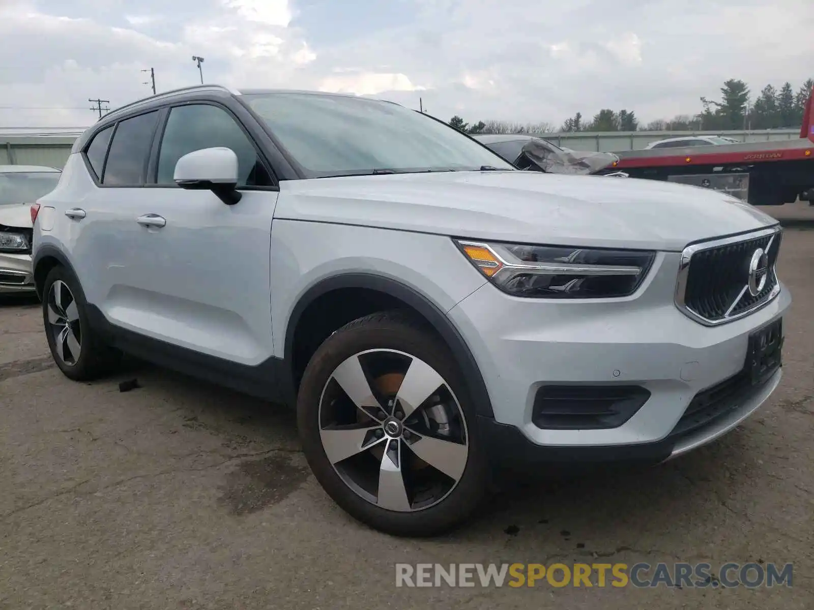 1 Photograph of a damaged car YV4162UK0L2328471 VOLVO XC40 2020