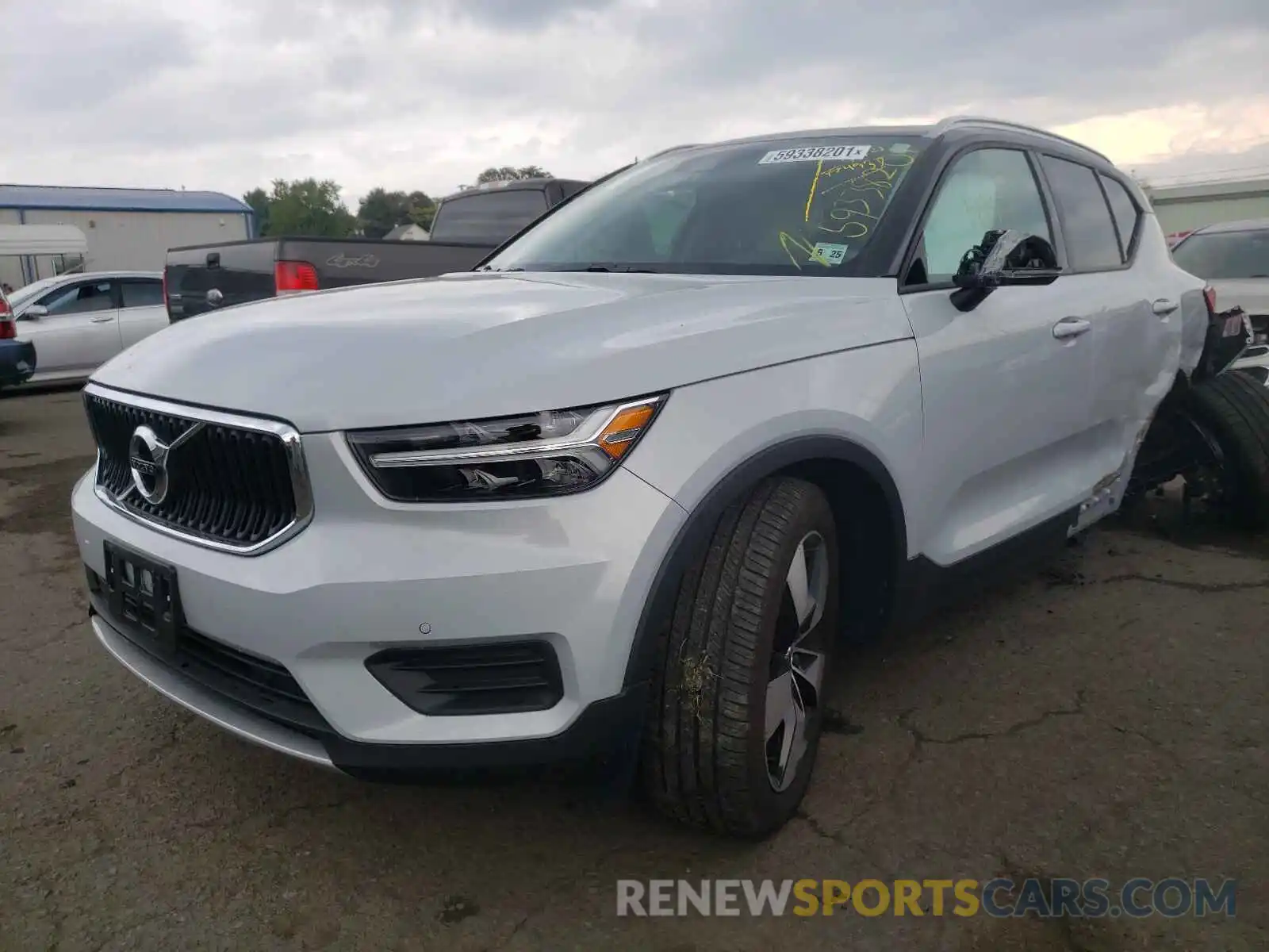 2 Photograph of a damaged car YV4162UK0L2328471 VOLVO XC40 2020