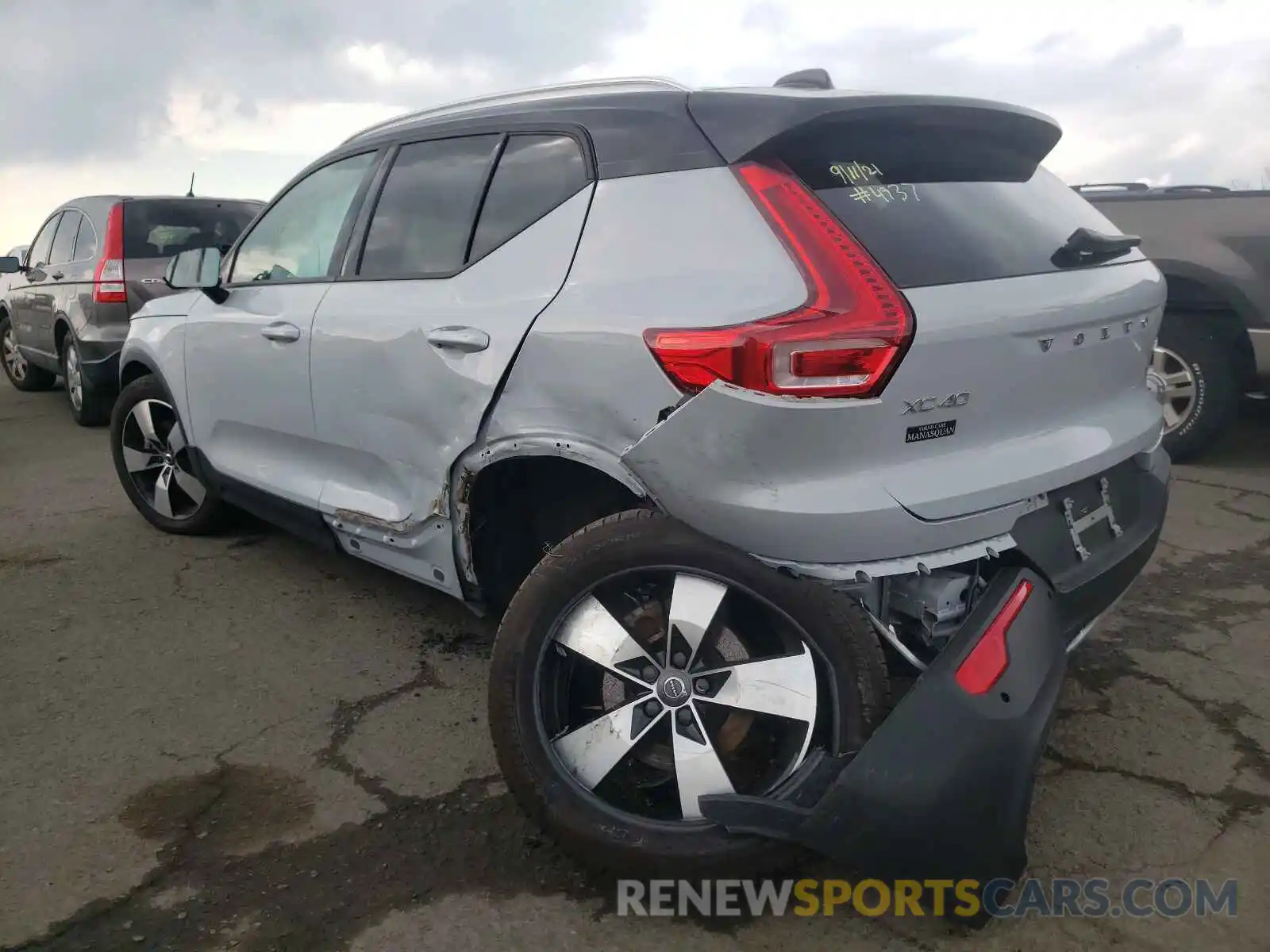 3 Photograph of a damaged car YV4162UK0L2328471 VOLVO XC40 2020