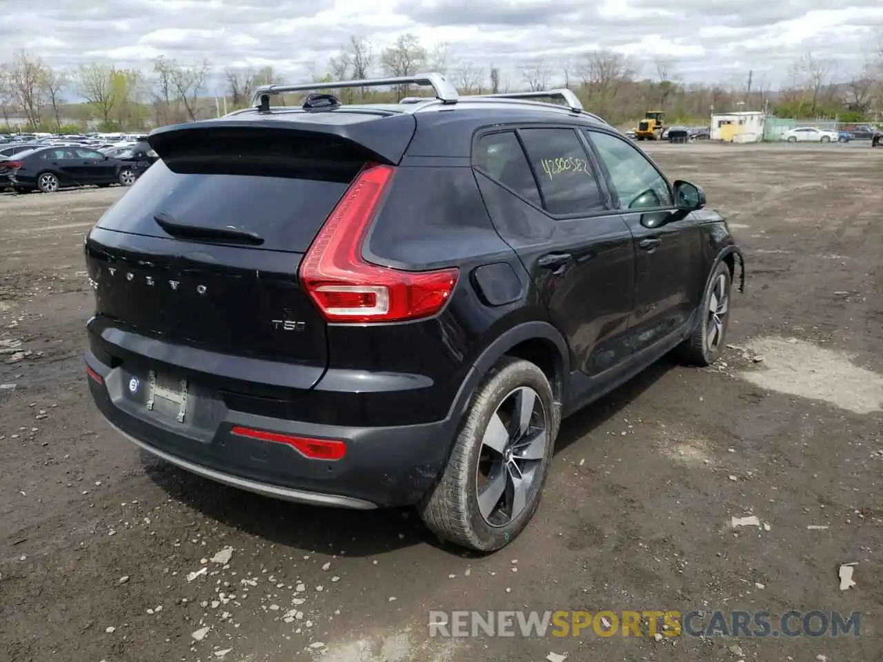 4 Photograph of a damaged car YV4162UK1L2219260 VOLVO XC40 2020