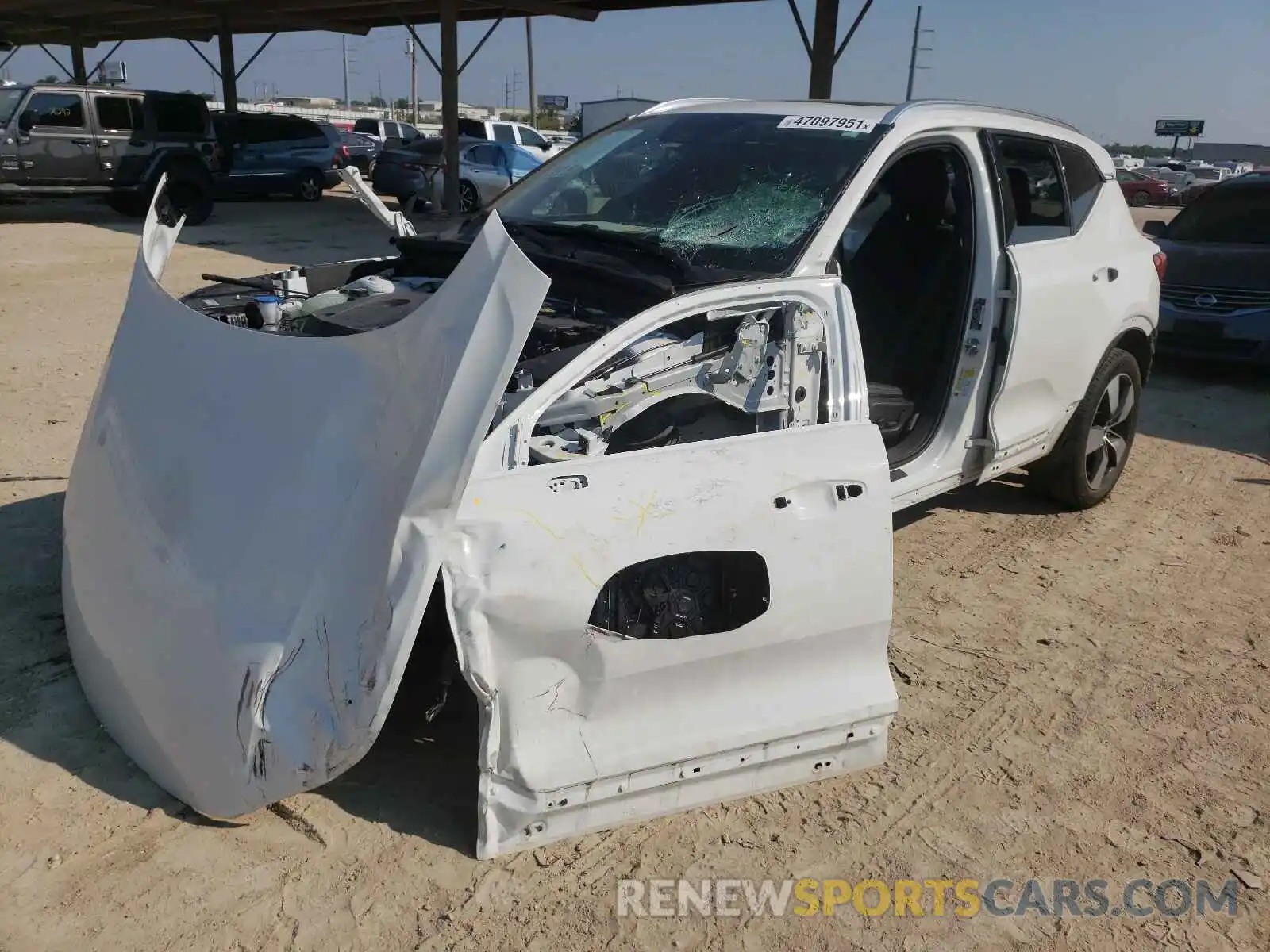 2 Photograph of a damaged car YV4162UK1L2223521 VOLVO XC40 2020