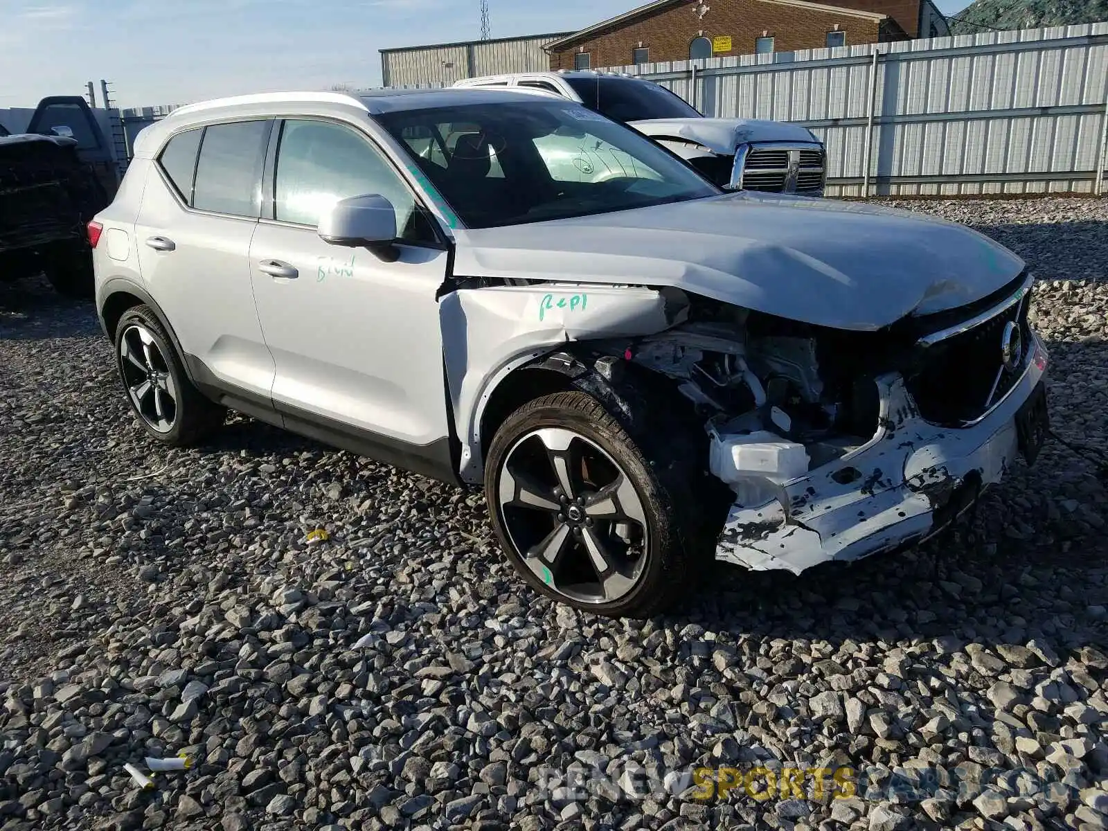1 Photograph of a damaged car YV4162UK1L2315017 VOLVO XC40 2020