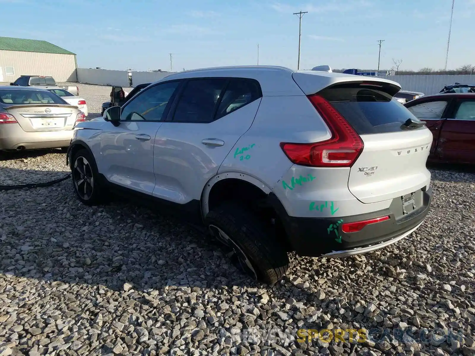 3 Photograph of a damaged car YV4162UK1L2315017 VOLVO XC40 2020