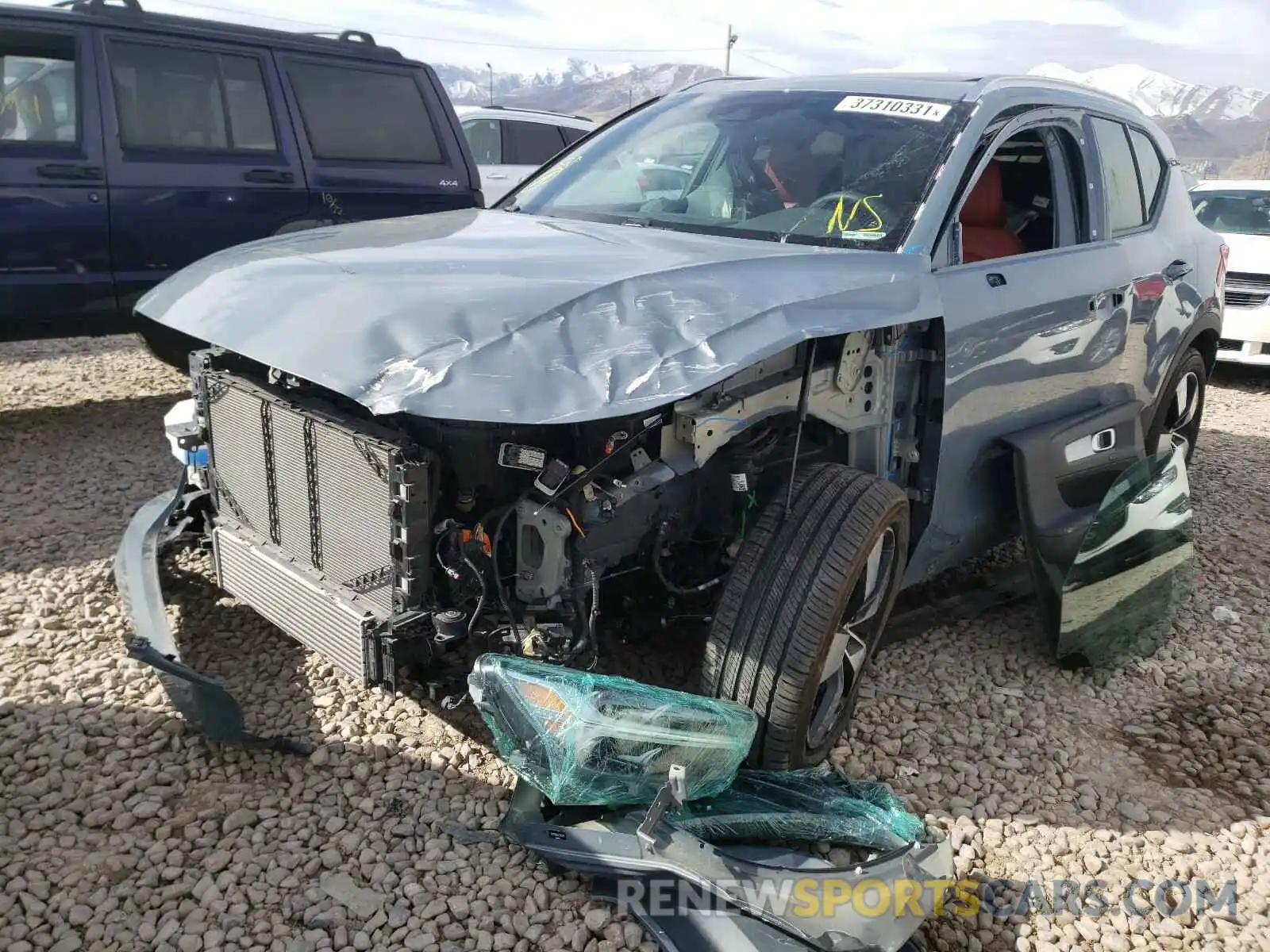 2 Photograph of a damaged car YV4162UK2L2172711 VOLVO XC40 2020