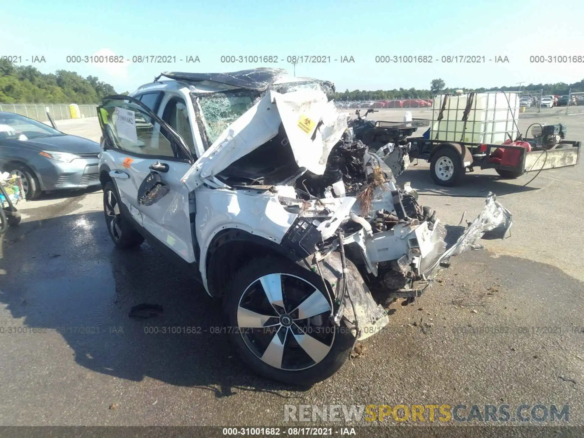 1 Photograph of a damaged car YV4162UK2L2188035 VOLVO XC40 2020