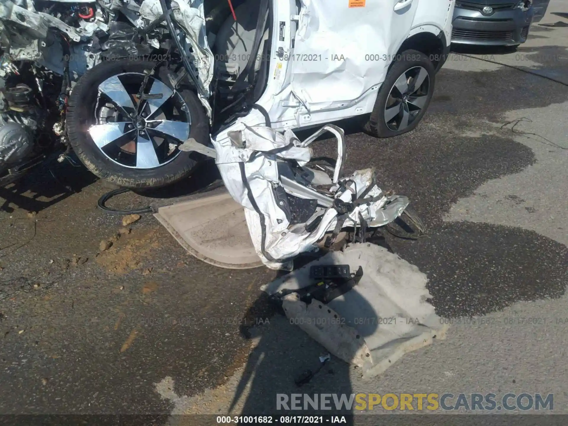 11 Photograph of a damaged car YV4162UK2L2188035 VOLVO XC40 2020