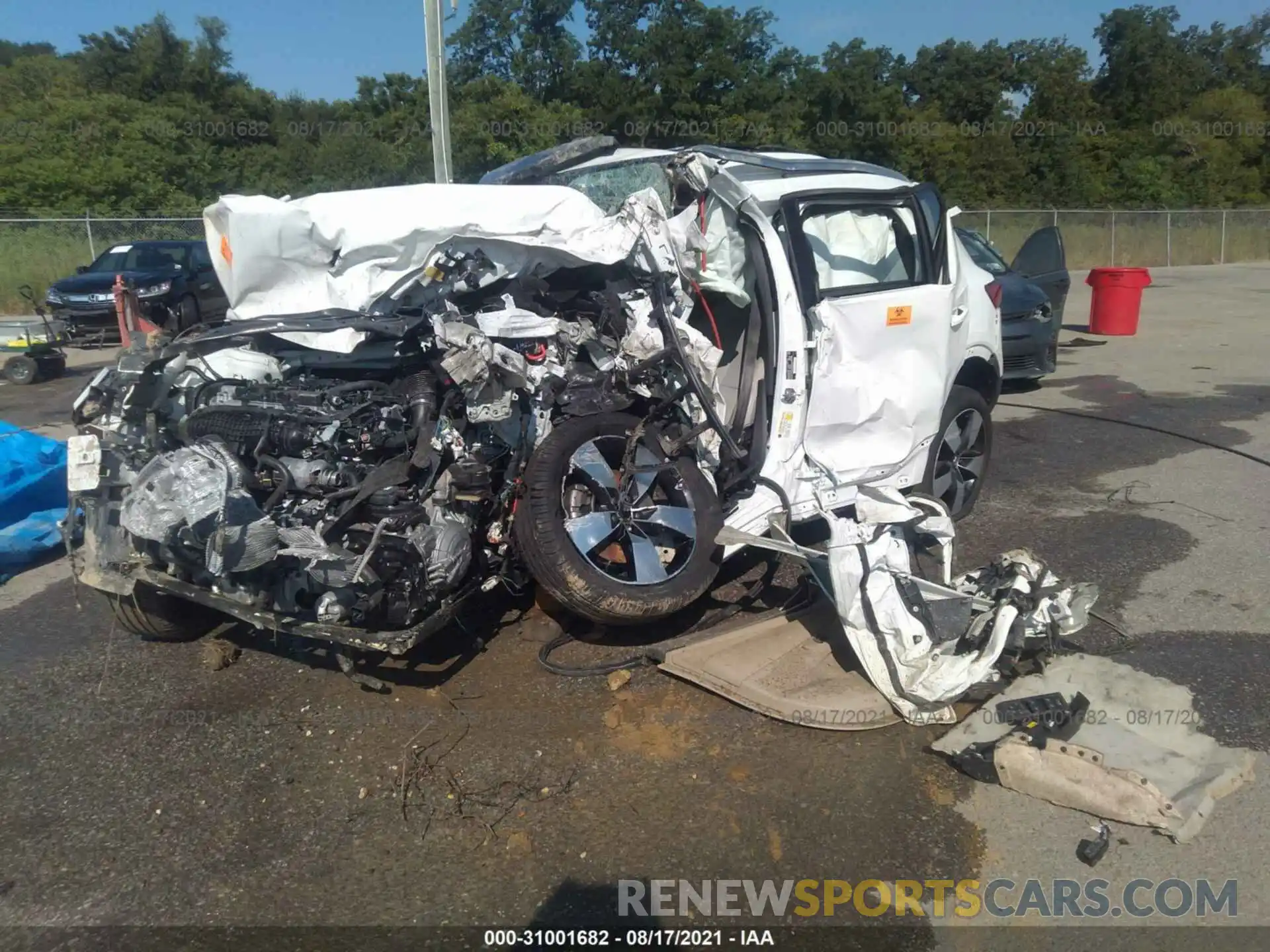 2 Photograph of a damaged car YV4162UK2L2188035 VOLVO XC40 2020