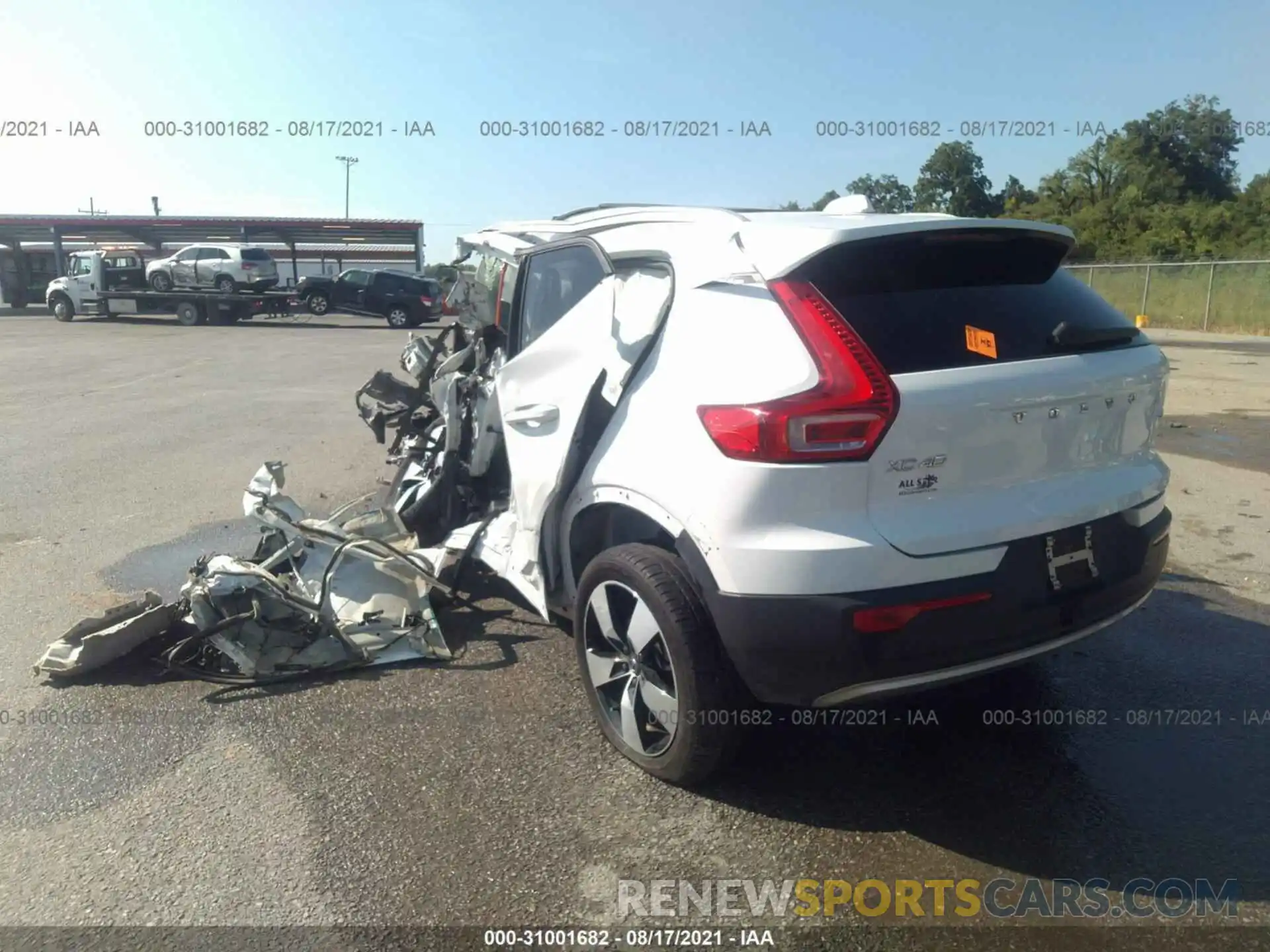 3 Photograph of a damaged car YV4162UK2L2188035 VOLVO XC40 2020