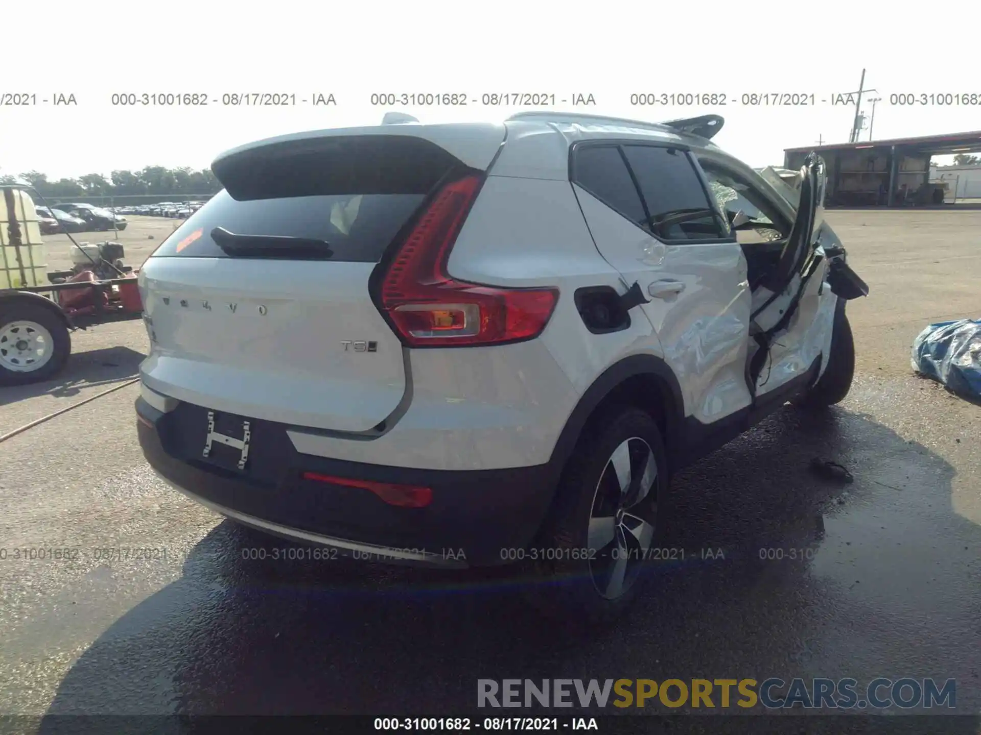 4 Photograph of a damaged car YV4162UK2L2188035 VOLVO XC40 2020